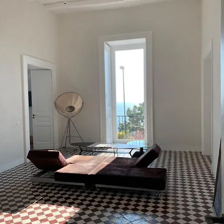 فندق مبيت وإفطار Primopianoposillipo 4*